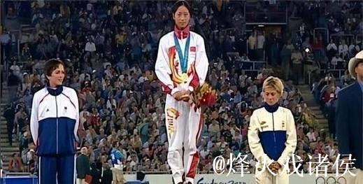 无人喝彩的中国奥运冠军:夺金时教练离场,独自庆祝荣光 无人喝彩的中国奥运冠军:夺金时教练离场,独自庆祝荣光